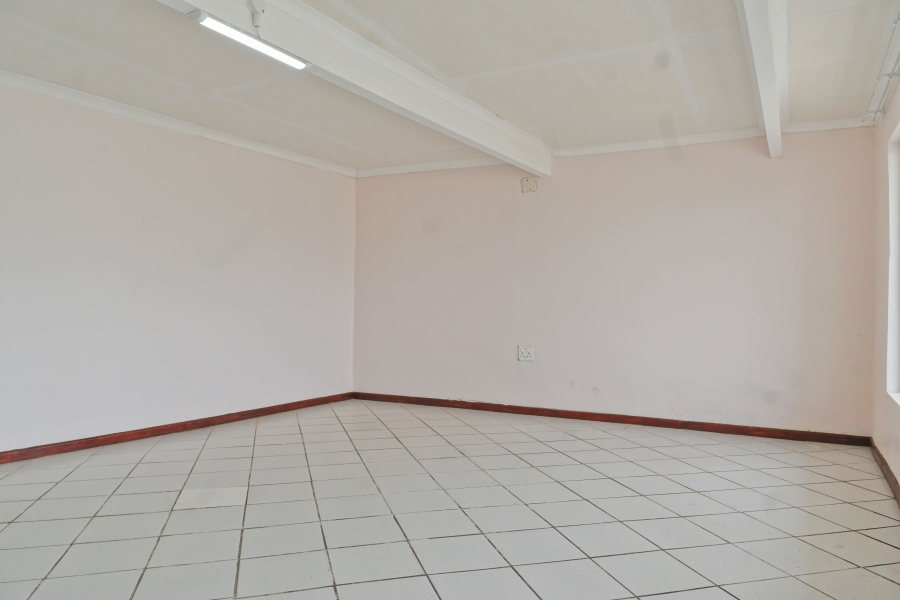 6 Bedroom Property for Sale in Cove Rock Eastern Cape